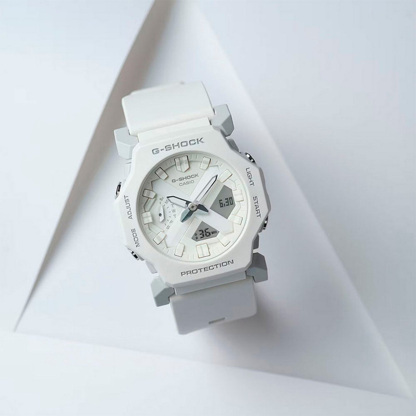 GA-2300-7ADR | RELOJ DE GOMA CASIO G-SHOCK DE DAMA - BLANCO
