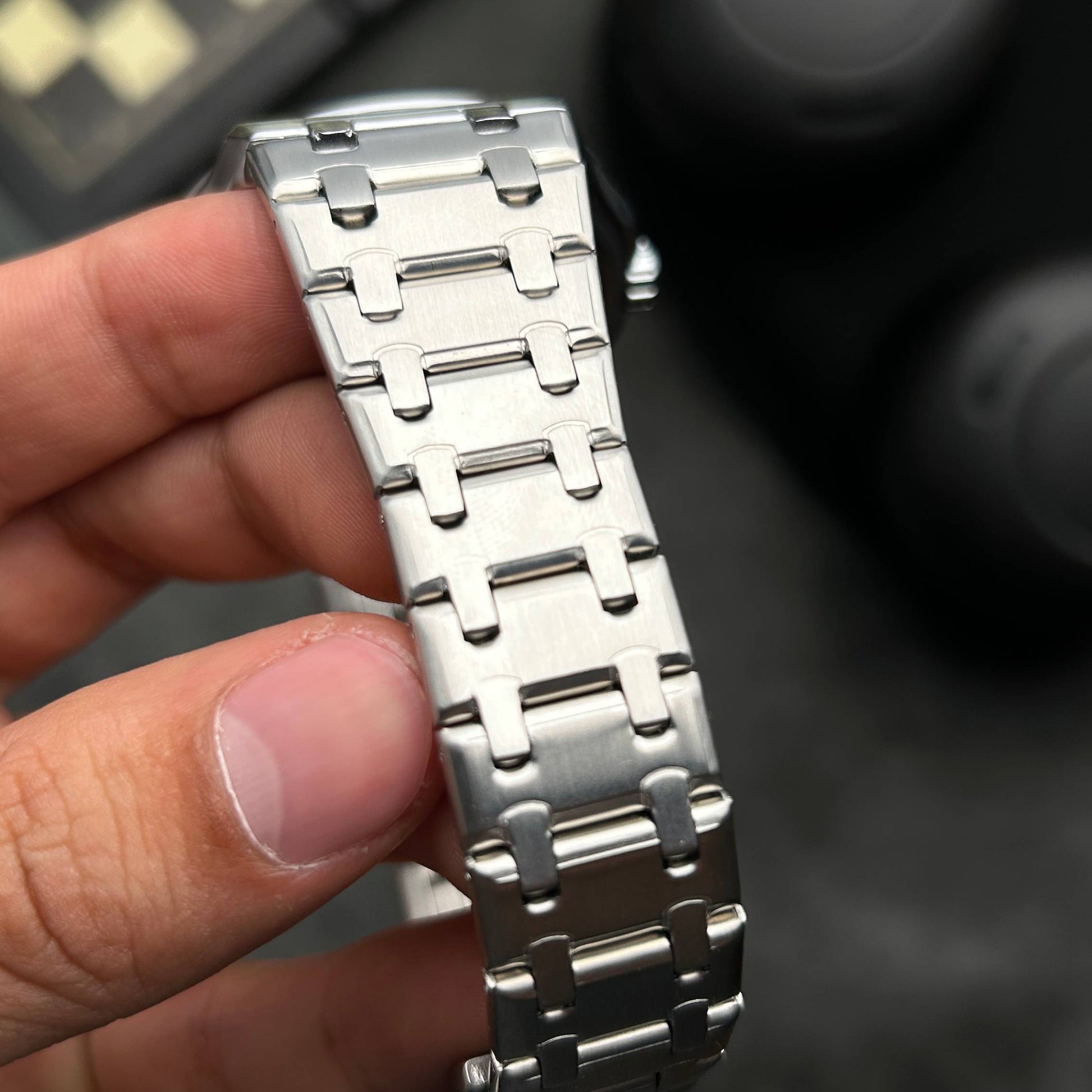 POE-17 CASUAL ELEGANTE ACERO PLATEADO BLANCO ANALOGICO